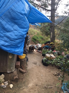 Neodsudzujme ale pomáhajme...